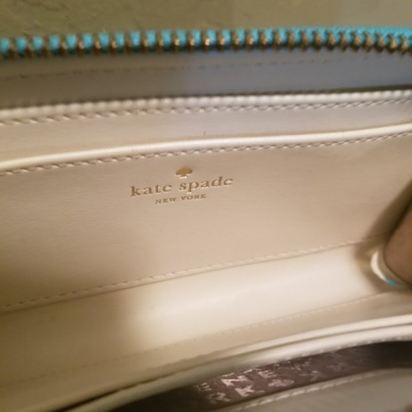 Kate Spade Zip Around Wallet/Wristlet. - Picture 4 of 5